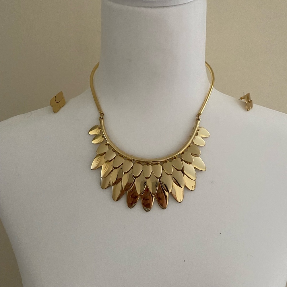 Kate spade necklace and earrings set